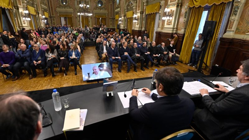 Kicillof, Sileoni y Carrara presentaron un libro sobre el legado educativo de Francisco