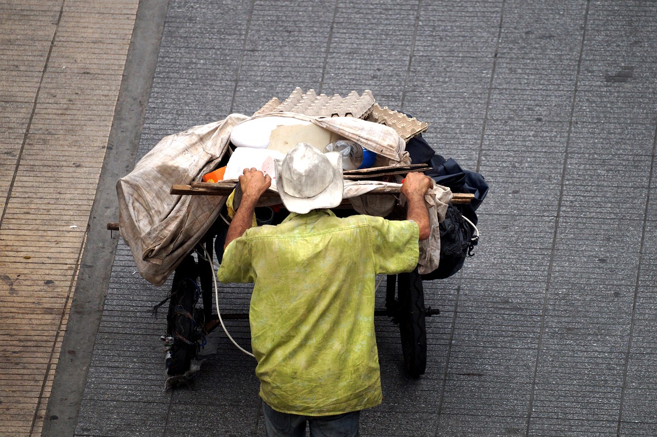 La crisis del cartón jaquea a la economía popular y desestabiliza el ciclo del reciclado
