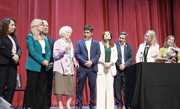 Kicillof reconoció la obra de mujeres que son un símbolo de la lucha por los Derechos Humanos