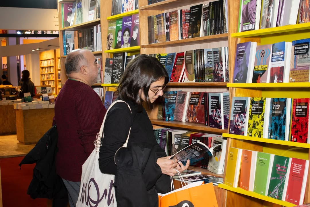 Las editoriales cooperativas se organizan y ganan terreno en la 50ª Feria del Libro