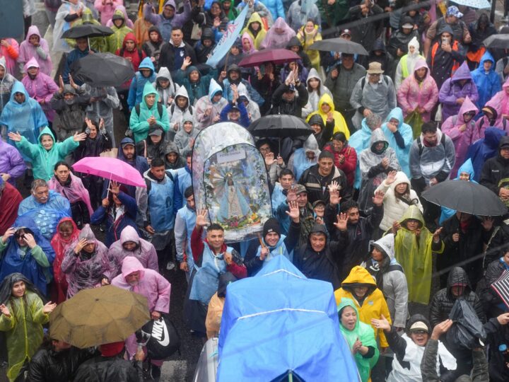 Peregrinación a Luján: entre el clamor social y la política de los abrazos