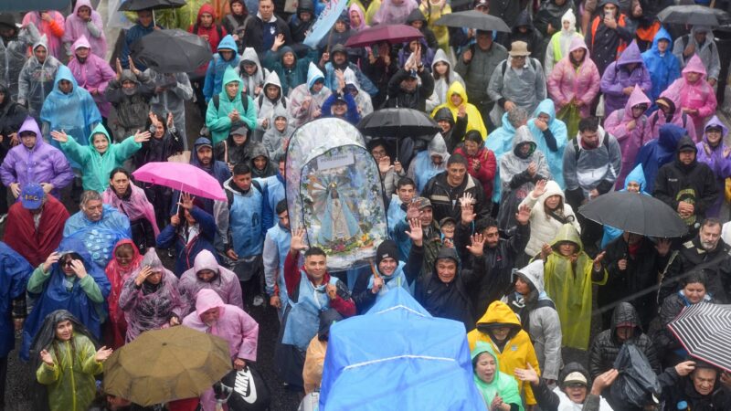 Peregrinación a Luján: entre el clamor social y la política de los abrazos