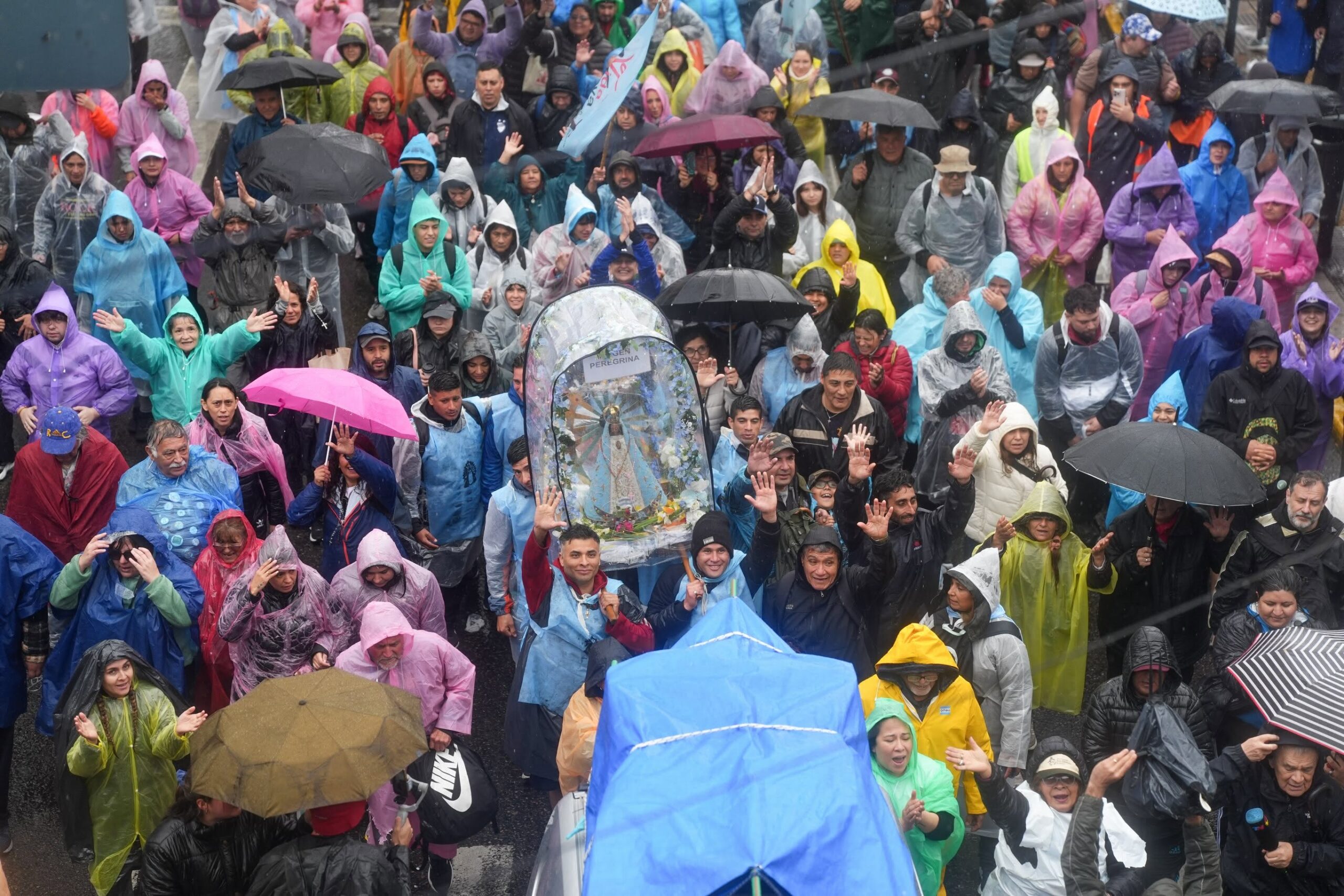 Peregrinación a Luján: entre el clamor social y la política de los abrazos